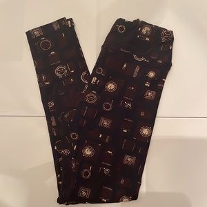 Women’s LuLaRoe patterned leggings- one size- super soft